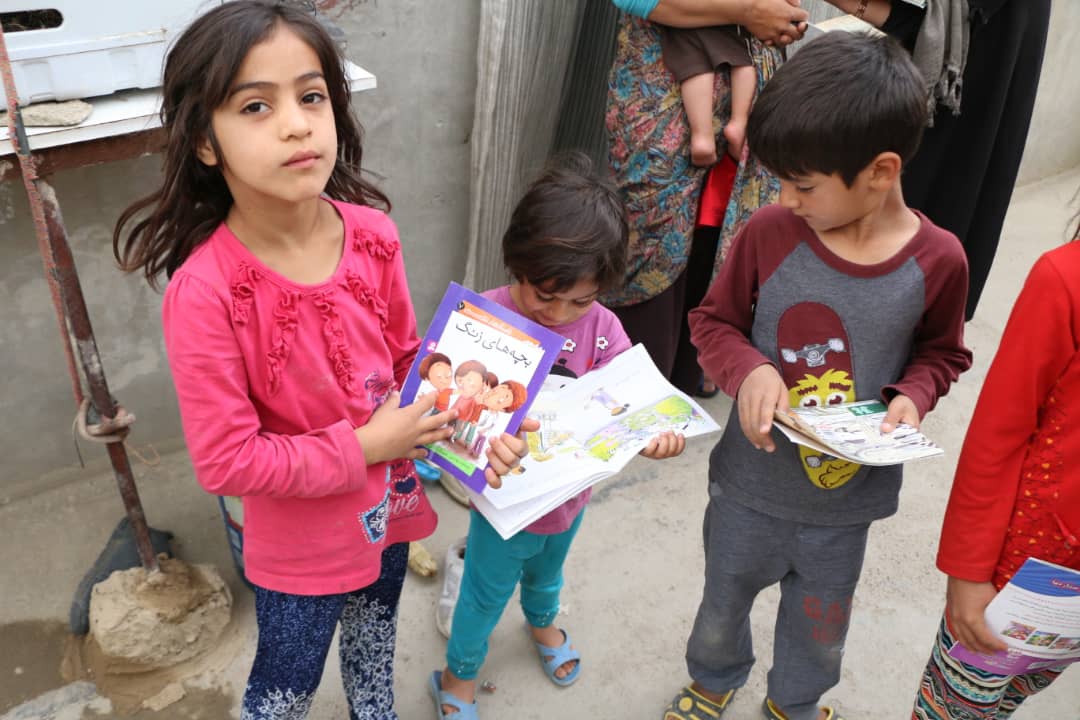 توزیع کتاب در کوره شمس آباد